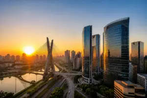 São Paulo vive escassez imobiliária: o que a menor vacância desde 2012 revela sobre o futuro dos studios